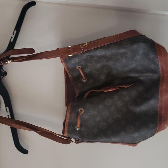 Authentic Louis Vuitton bag, in fair condition asking $180 or make offers - Picture 1 of 12